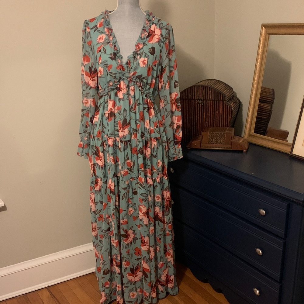 NWOT Floral Tiered Maxi
